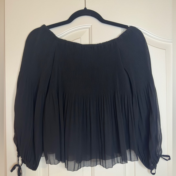 Gorgeous off the shoulder blouse by Wilfred. Size XS - Picture 1 of 5